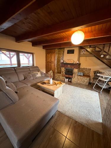 Suseni House | K&N vendégház