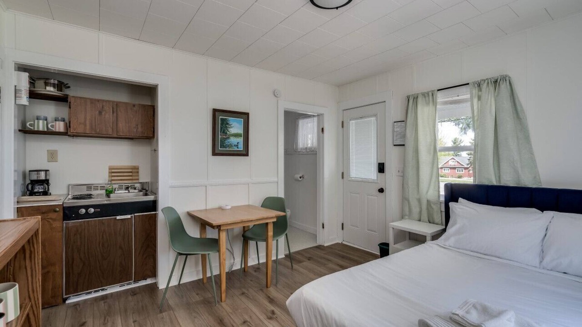 Clayton Apartment | K's Motel with Stunning St. Lawrence River Views - Room 1