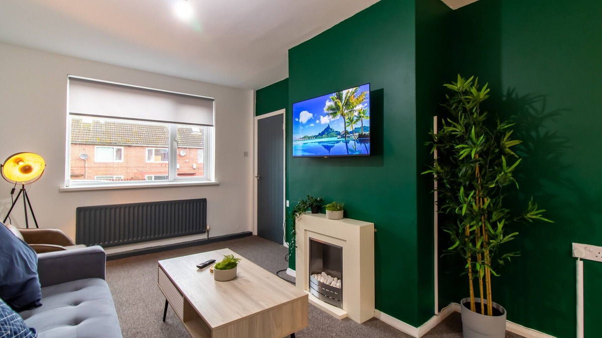 Crawcrook House | K Suites - Lovely 3 bed House w/free parking