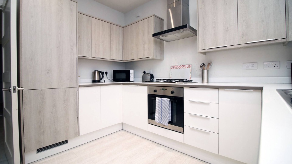 Bridgwater Apartment | K Suites - Modern 2 BR Apt with FREE Parking in Bridgwater