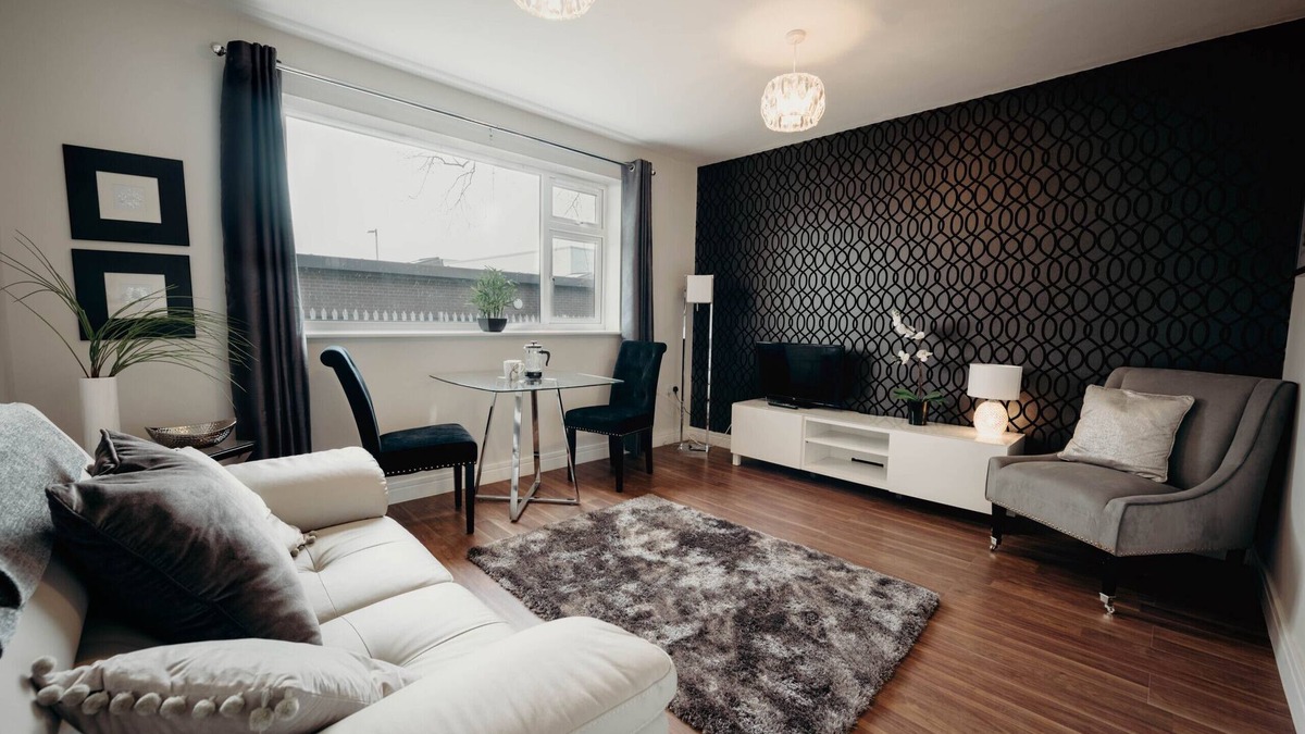 Hinckley Apartment | K Suites - Stunning 2 bed Flat w/free parking
