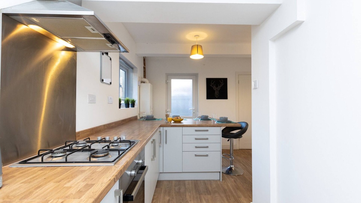 Newark upon Trent House | K Suites - Unique 4 bed House w/free parking