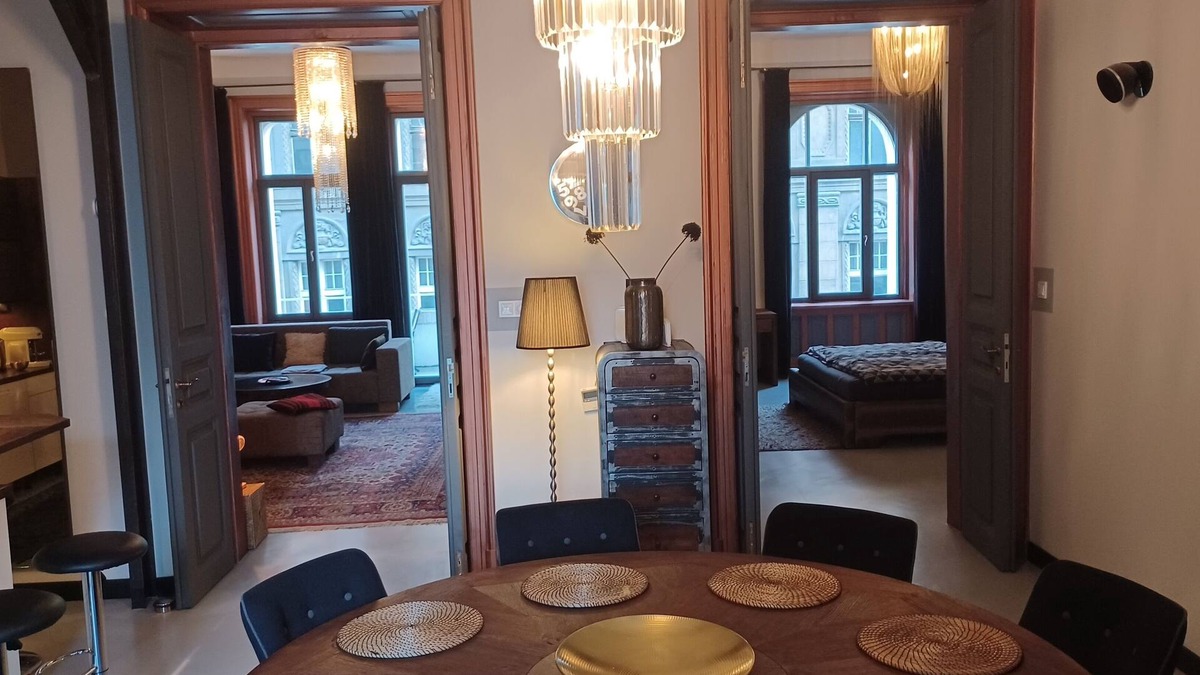 Erzsebetvaros Apartment | K18 Industrial luxury front and rear balcony epicenter of downtown/party area.