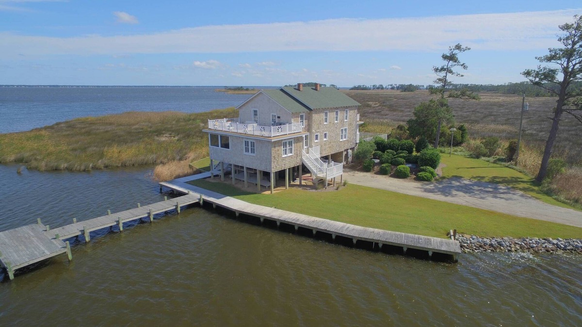 Powells Point House | K9999 Sawyers Lodge. Historic Home on the Sound, Pool, Boat Launch, Kayaks!