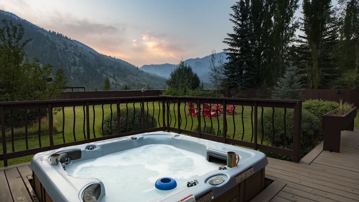 Alpine House | Kabino: Stunning Views Hot Tub Fire Pit WiFi Fenced Backyard Snowmobiling Trash Service