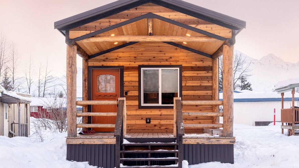 Valdez Cabin | Kade's Cabin | 2 bed 1 bath urban cabin