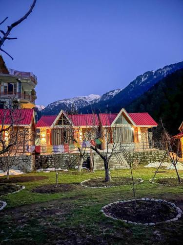 Jagatsukh Ski Chalet | Kahaani - Luxury Wooden Chalet in Manali