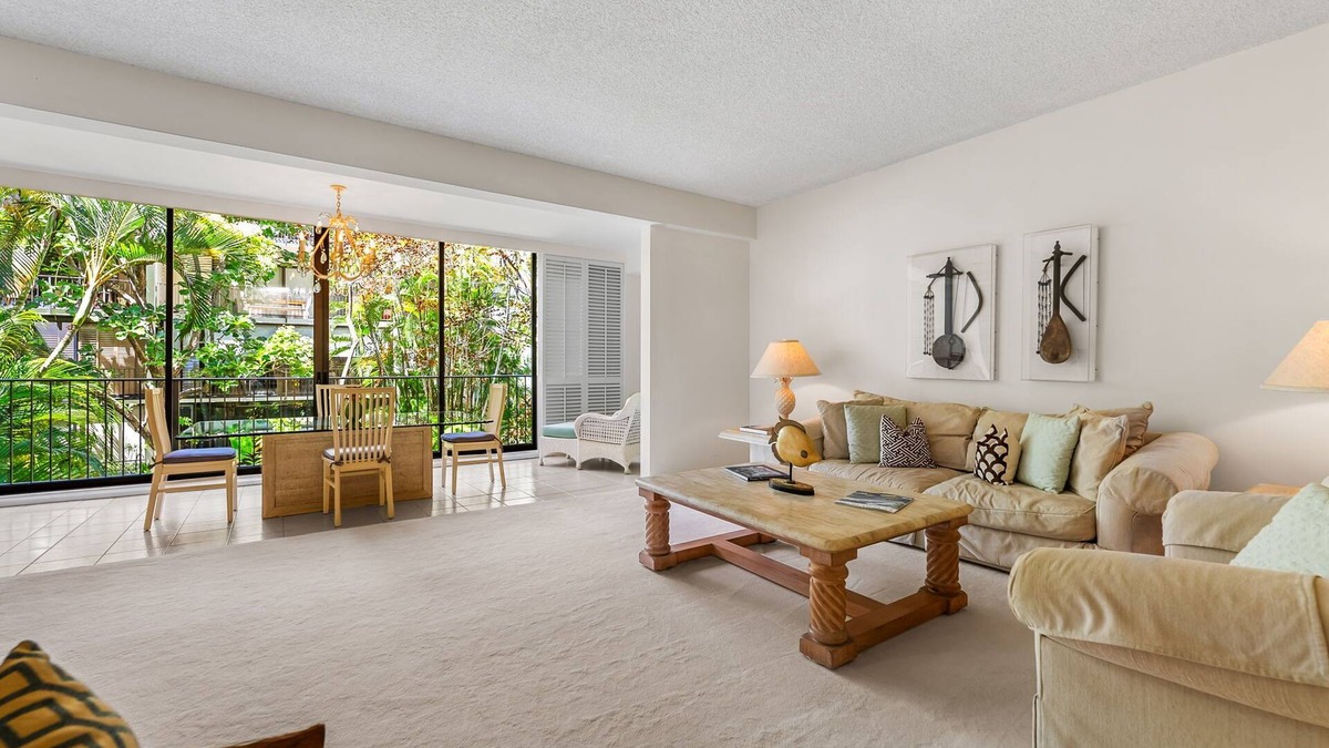 Waialae Iki Condo | Kahala Beachside Villa: Lux Condo w/Pool, Balcony Views & Beach Access