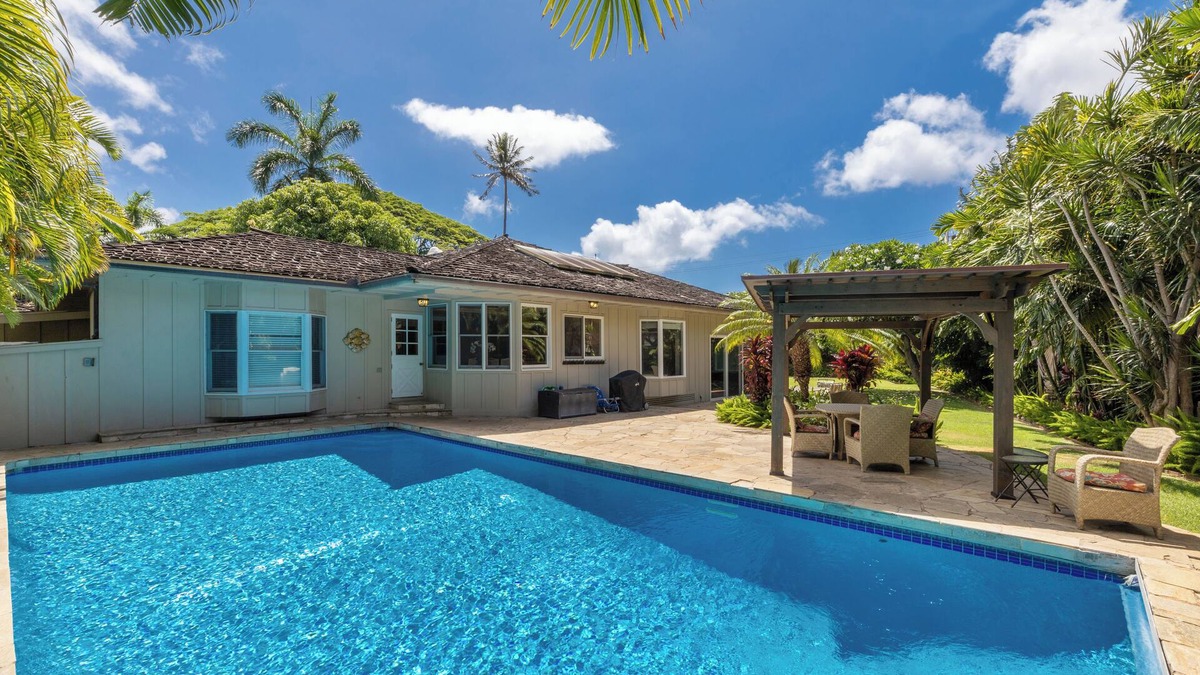 Kahala House | Kahala Estate Pool Cottage Steps to Beach