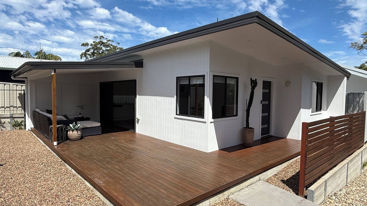 Charlestown Apartment | Kahibah Guesthouse - 2 bedroom studio with aircon, wifi & outdoor area