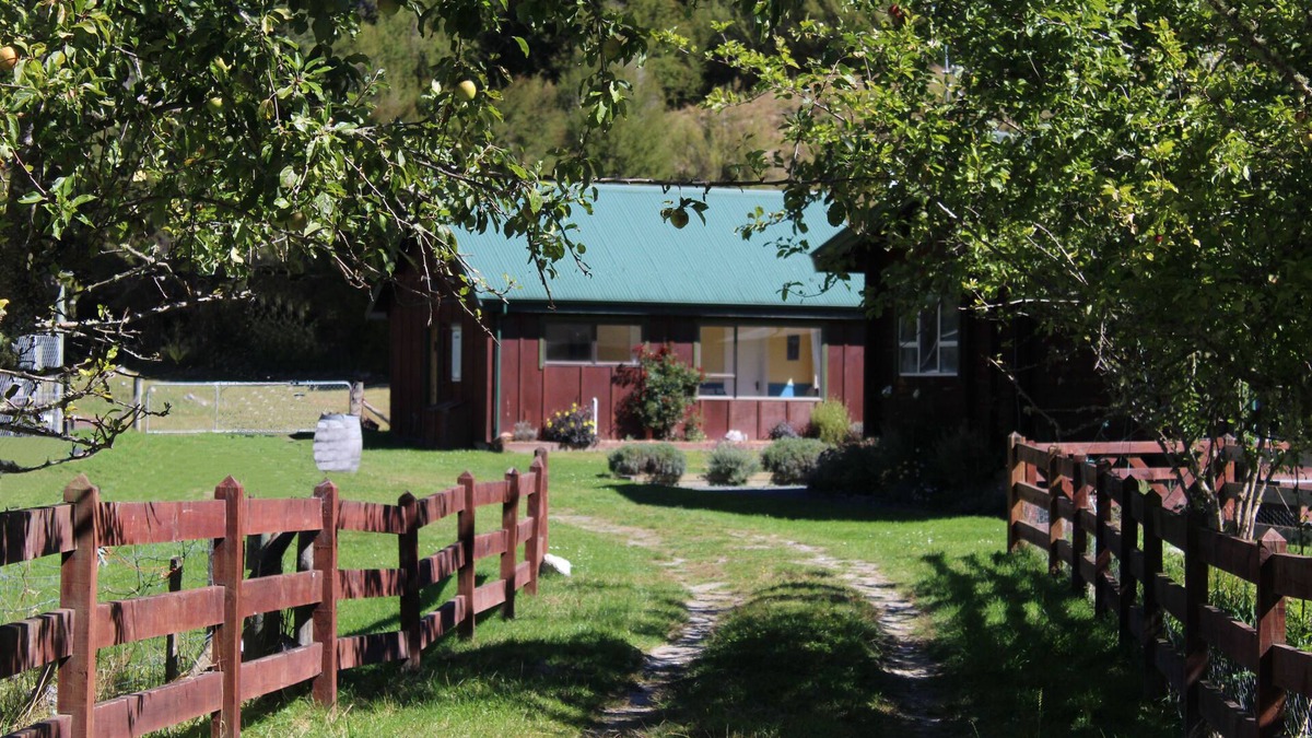 Tapawera House | Kahurangi Cottage Wilderness Retreat