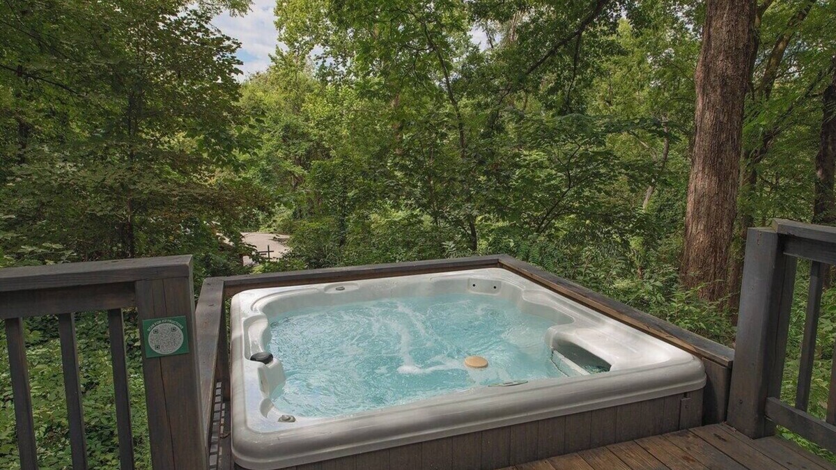 Lookout Valley Neighborhood Association Apartment | Kai Cabin | Wauhatchie Woodlands Close to Downtown