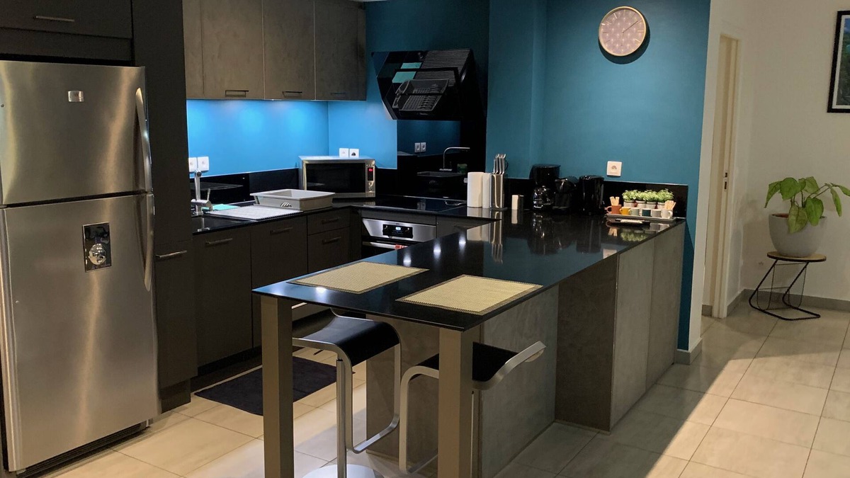 Faaa Apartment | Kaili Ocean view Luxury 2BR AC throughout Fiber Wifi & Pool close City & Airport