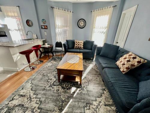 Roslindale Apartment | Kailyn Apartment Boston, Massachusetts
