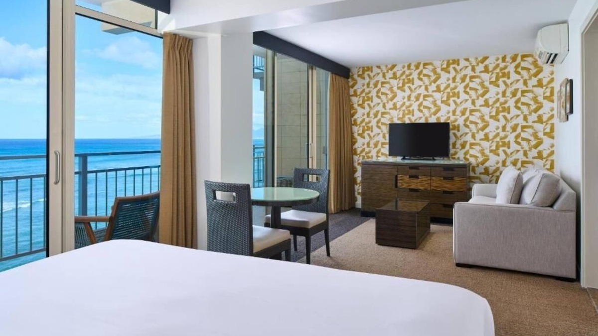 Diamond Head - Kapahulu - St. Louis Hotel | Kaimana Beach Hotel | Oceanfront View Junior Suite | Direct Ocean Views