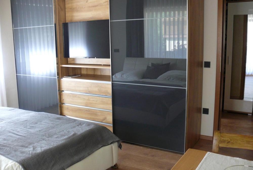 Offenhausen Apartment | "Kaiser's" Ferienwohnung mit Balkon und Garten