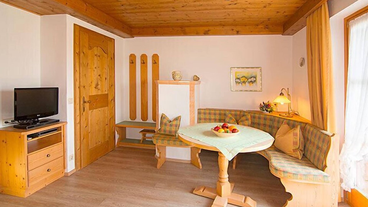 Groissenbach Apartment | Kaiserblick Zwei-Raum-Ferienwohnung, 38m², Balkon, extra Küche, Wohn-Schlafraum getrennt