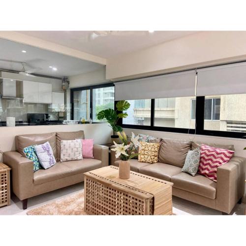 Bandra West Apartment | Kakad Classic 360, 16th Rd, Pali Village, Khar West by Connekt Homes