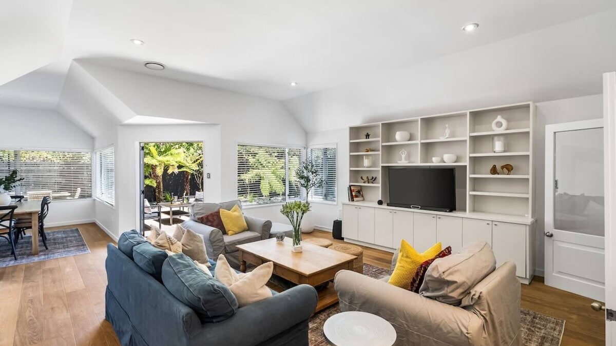 Merivale House | Kaleido Nook Enchanting 3BR Magic on Rugby Street