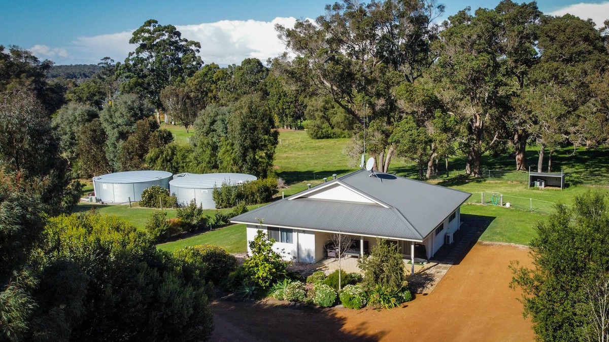 Kalgan Ski Chalet | Kalgan Retreat, Pet Friendly Holiday Accommodation