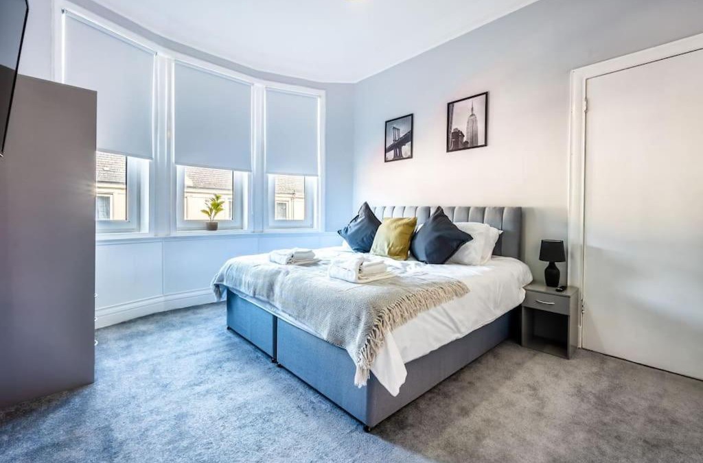 Wishaw Apartment | Kali Apartment - Spacious 3 bed apartment in Wishaw