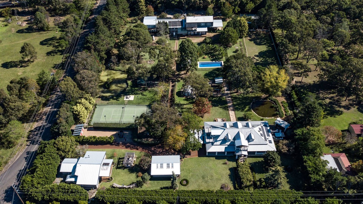 Bargo House | Kalinya Estate, Homestead, Lodge & Barn -Sleeps 34