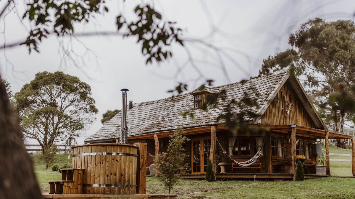 Greenlands Cottage | Kallarroo Cottage - Rustic Log Cabin Retreat