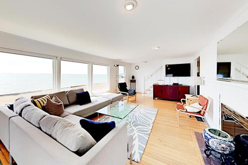 Hyannis House | Kalmus Park Retreat