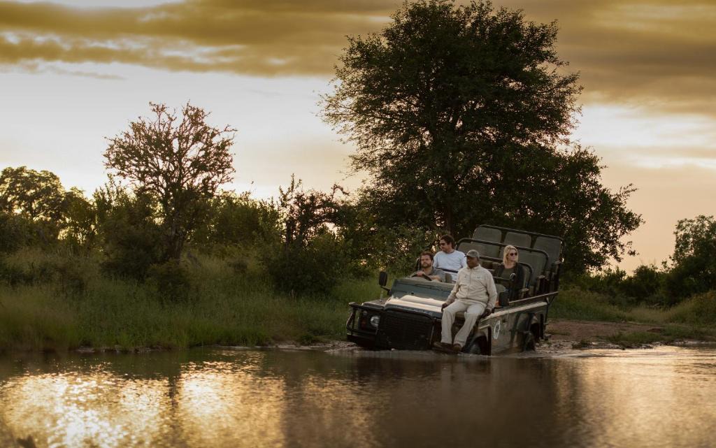 Thorny Bush Game Reserve Cabin | Kambaku River Sands