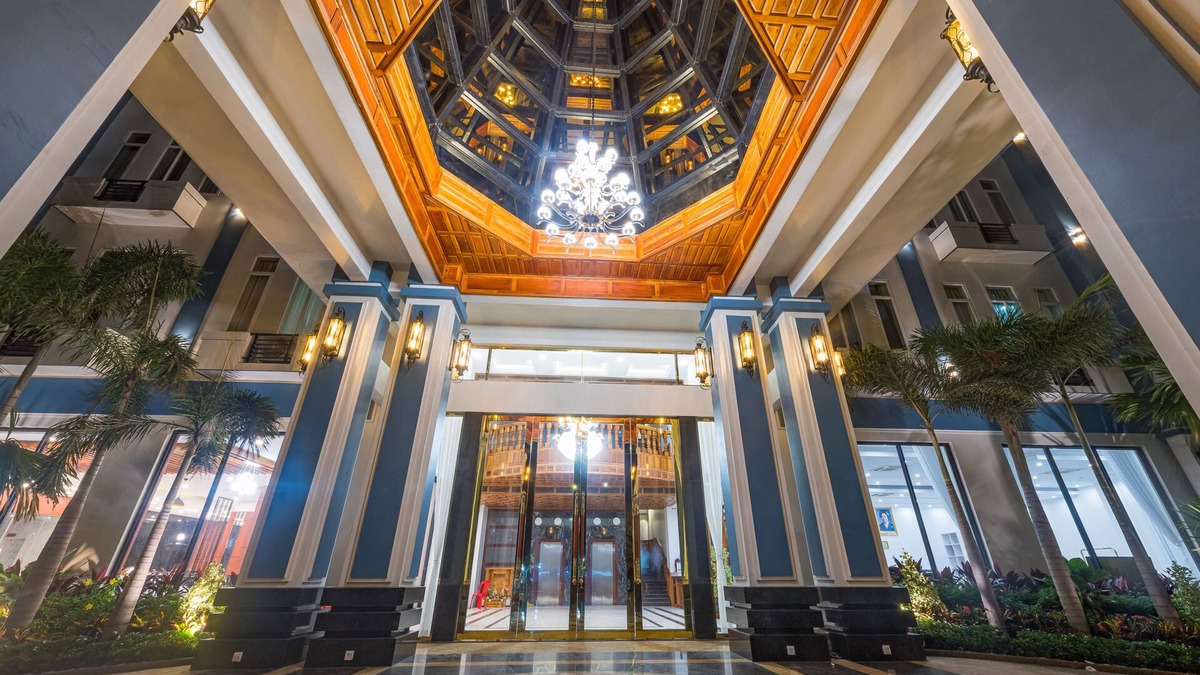 Stueng Saen Hotel | Kampong Thom Royal Hotel & Restaurant