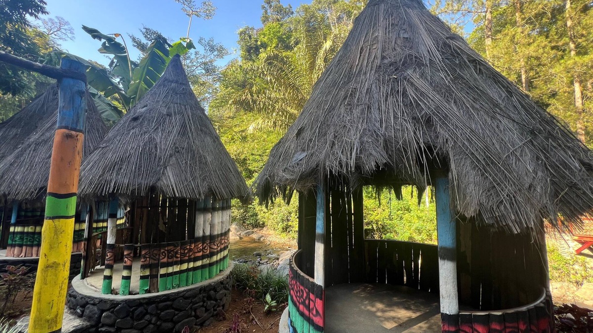 Rendeh Hotel | Kampung Karuhun Eco Green Park Sumedang