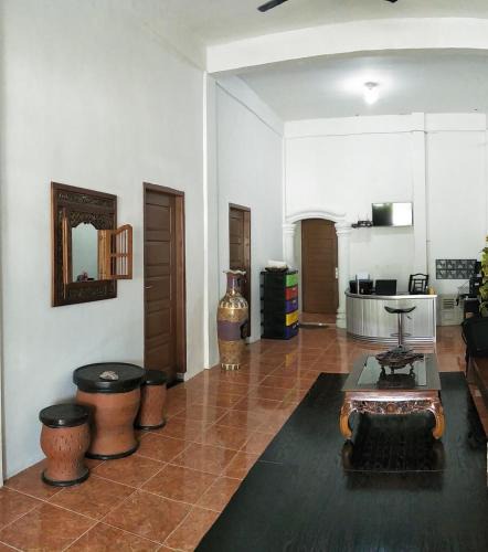 Meulaboh House | Kana Hasya Homestay "Rumoh Jamee"