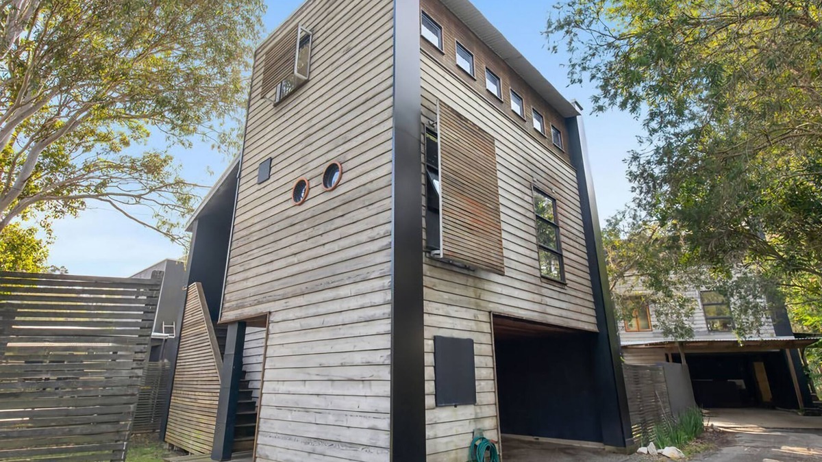 Emerald Beach House | Kangarilla - close walk to Emerald Beach shops and beach