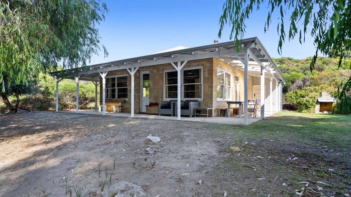 Dawesville House | Kangaroo Cottage – Beachside Escape in Dawesville