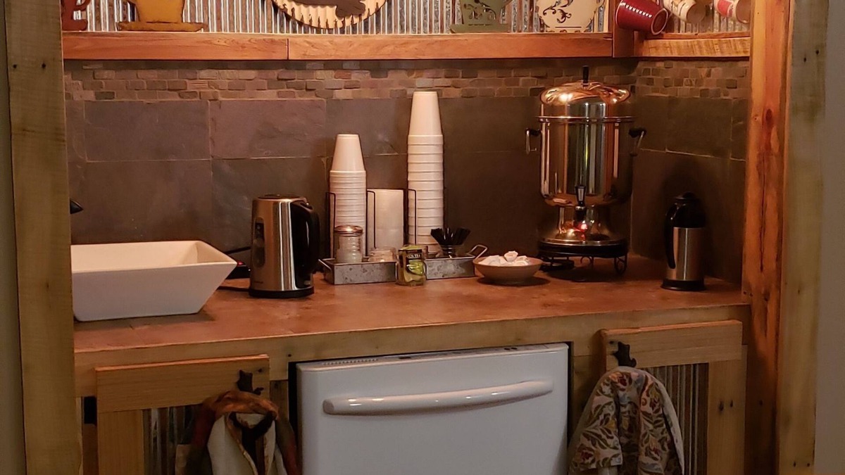 Oakley Hotel | Kansas Country Inn