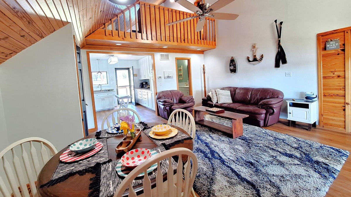 Anthony Cabin | Kansas Lake House With Boat Dock