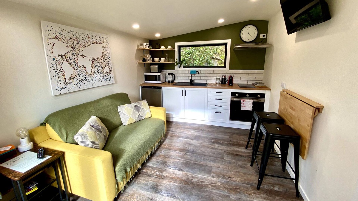 Pukerua Bay House | Kanuka Cottage - adorable tinyhouse in Pukerua Bay!