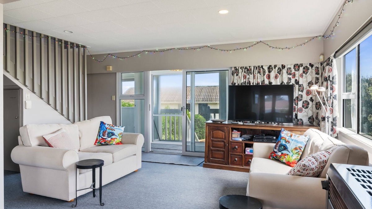Otaki Beach House | Kapiti Magic - Otaki Beach Holiday Home