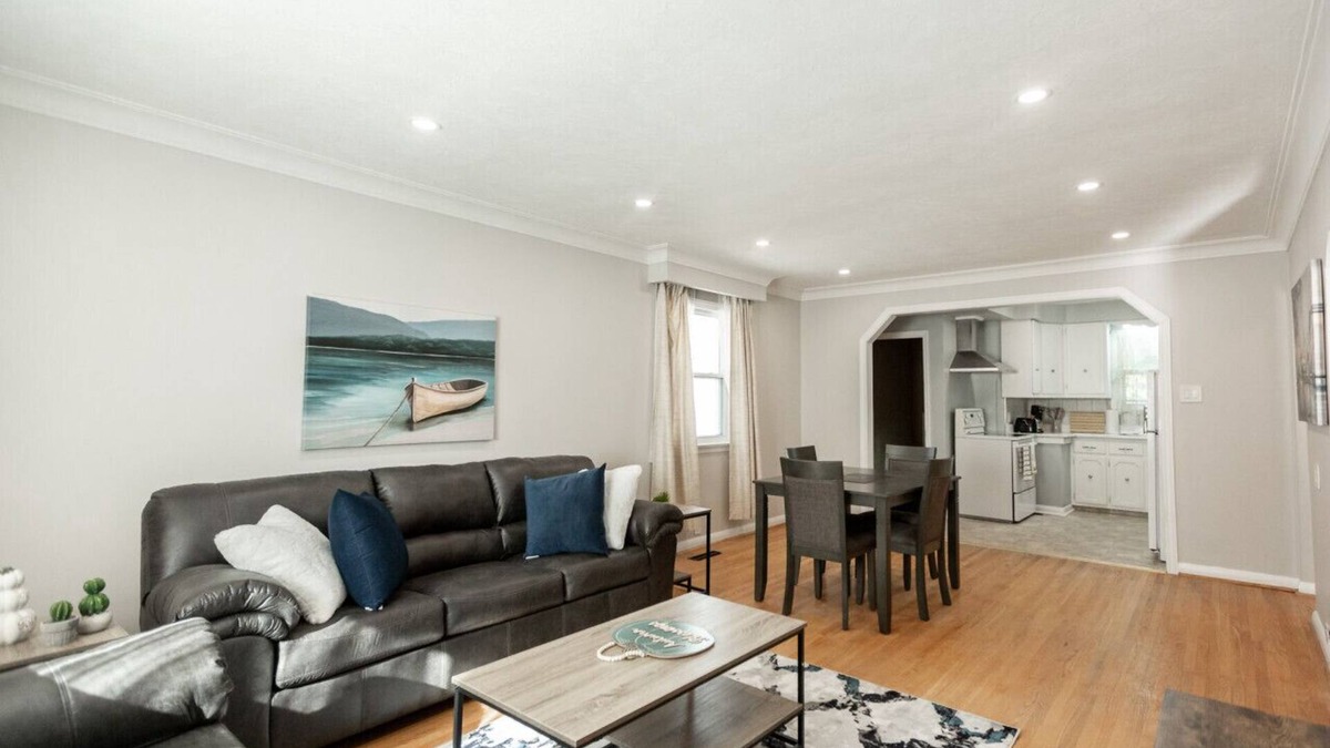 Barrie House | KAR-26 Agnes st (3B)