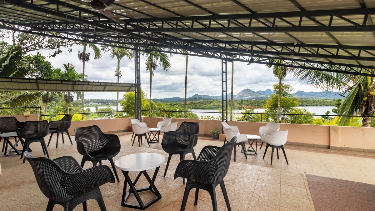 Vazhavatta Resort | Karapuzha Village Resort