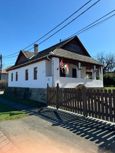 Holloko House | Karaván guest house