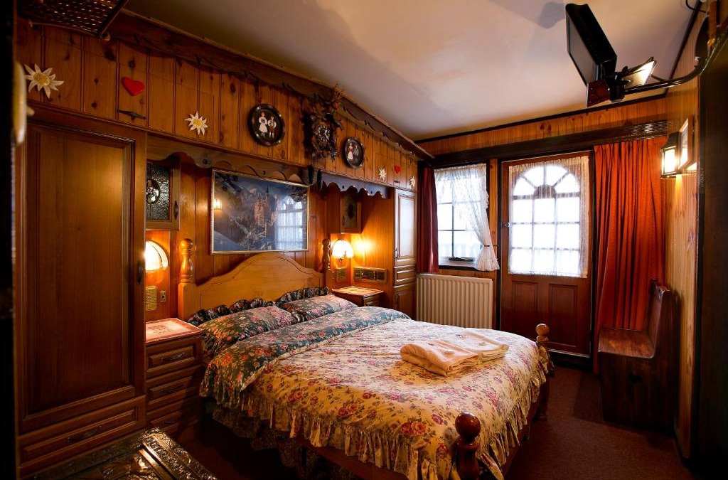 Falls Creek Cabin | Karelia Alpine Lodge