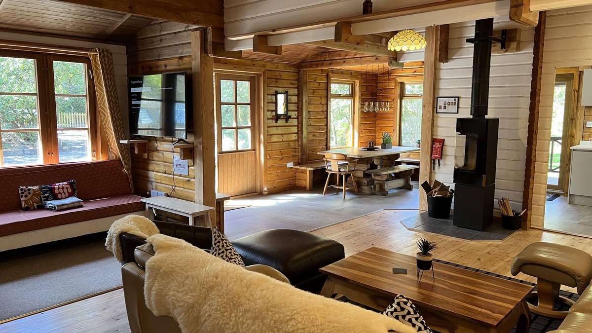 St Leonards Cottage | Karelia - Luxury Finnish Log Cabin w/Hot-tub
