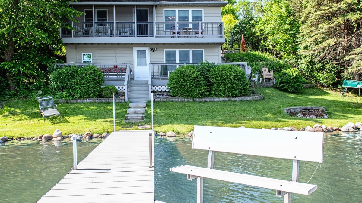 Annandale Cabin | Karen’s Kottage - Lake John Cutie on the Bay! NEW - now with Wi-Fi!