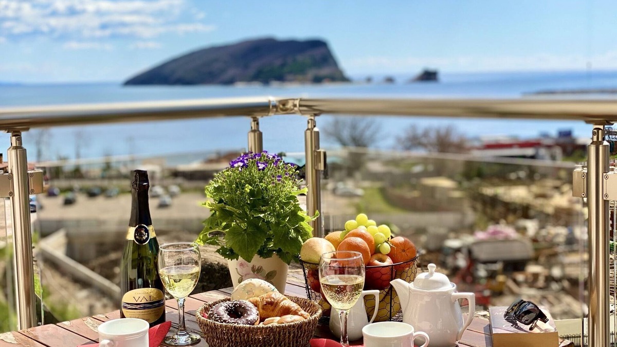 Budva Apartment | Karina Apartment in Budva is close to the beach and has the Sea View balcony.