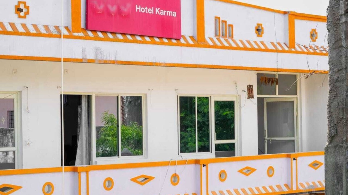 Khajuraho Hotel | Karma hostel free wifi 5-bedroom hotel in charming Khajuraho with AC