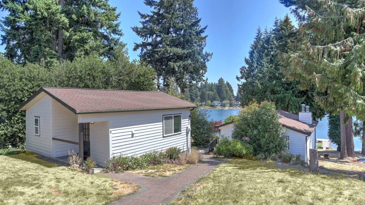 SeaTac Cottage | Karmen's Lake Cottage B