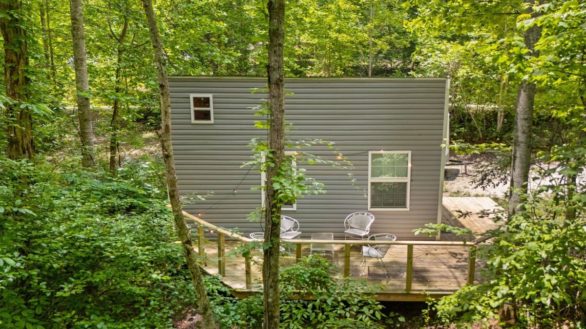 Stanton Cabin | Karmic Loft Creekside Cabin - Peaceful, Wooded Seclusion