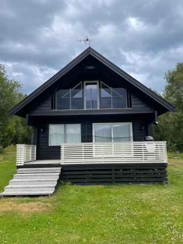 Lyngen House | Karnes Lodge