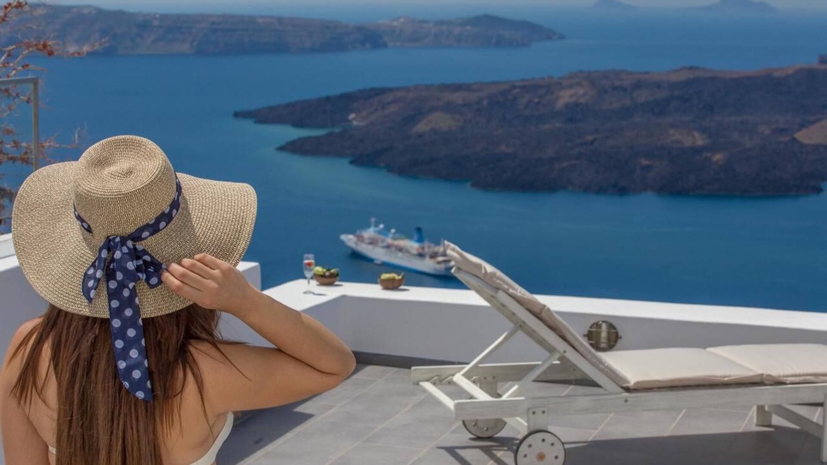 Firostefani Villa | Karpimo Horizon - with Caldera and volcano view, sunset view and private Jacuzzi